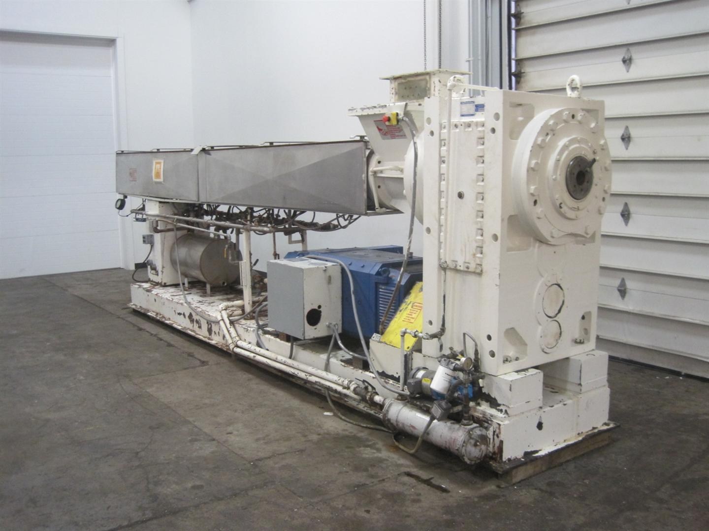 6" Sterling Extruder, 301 L/D Ratio, Water Cooled, 600 HP Plastic